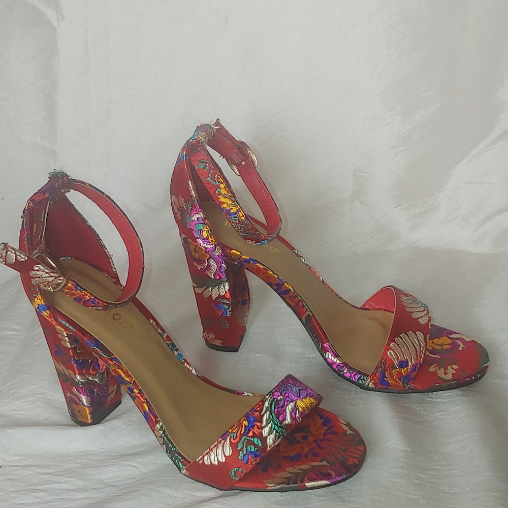 Red Floral Pattern Heels - Picture 4 of 5